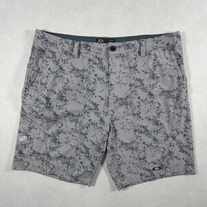 Oakley Golf Mens Size 36 Regular Fit Digital Camo Performance Shorts Gray